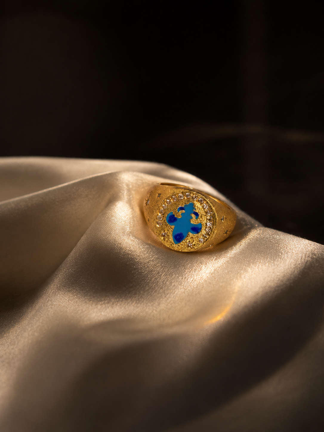 Elegant Ring Gold-Tone