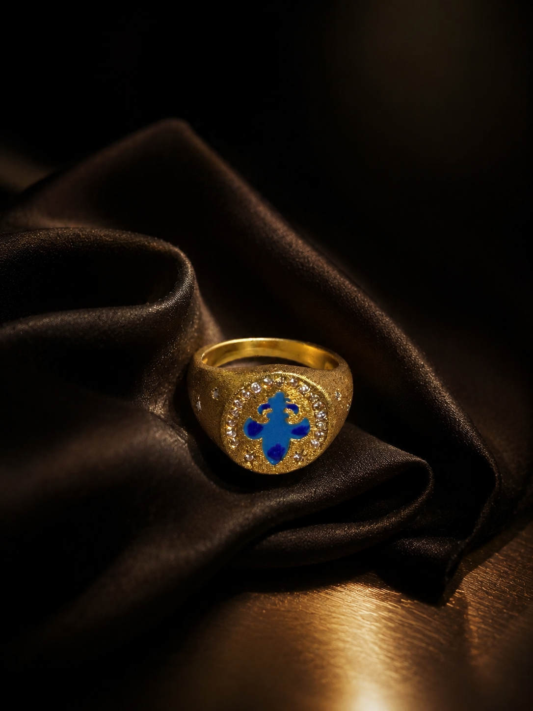 Elegant Ring Gold-Tone