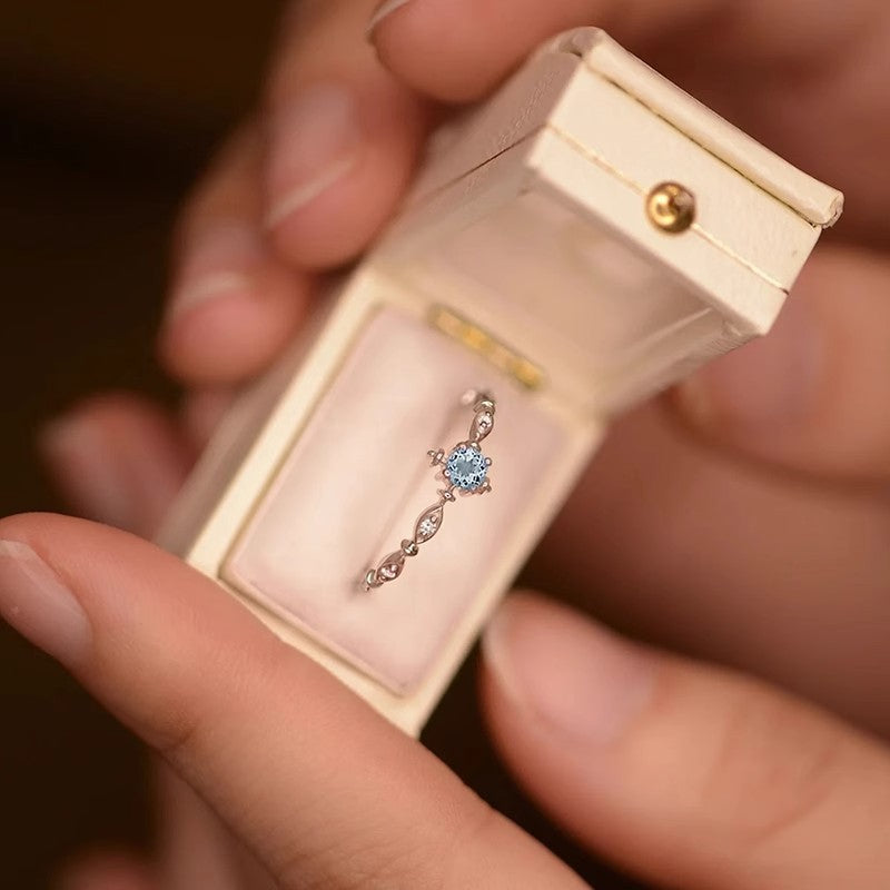 Elegant Snowflake Ring