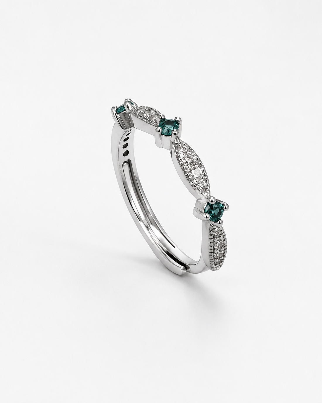 Elegant Green Ring
