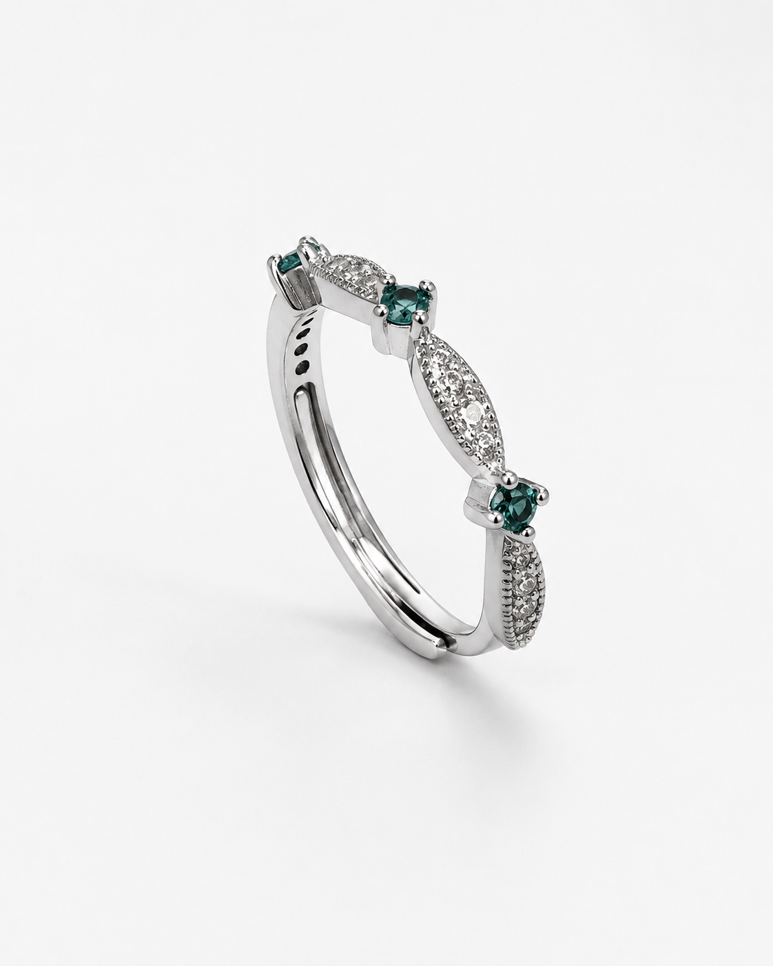 Elegant Green Ring
